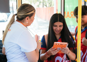 Guadalupe Nos Mueve a la Escuela: Entregan Agendas A Estudiantes