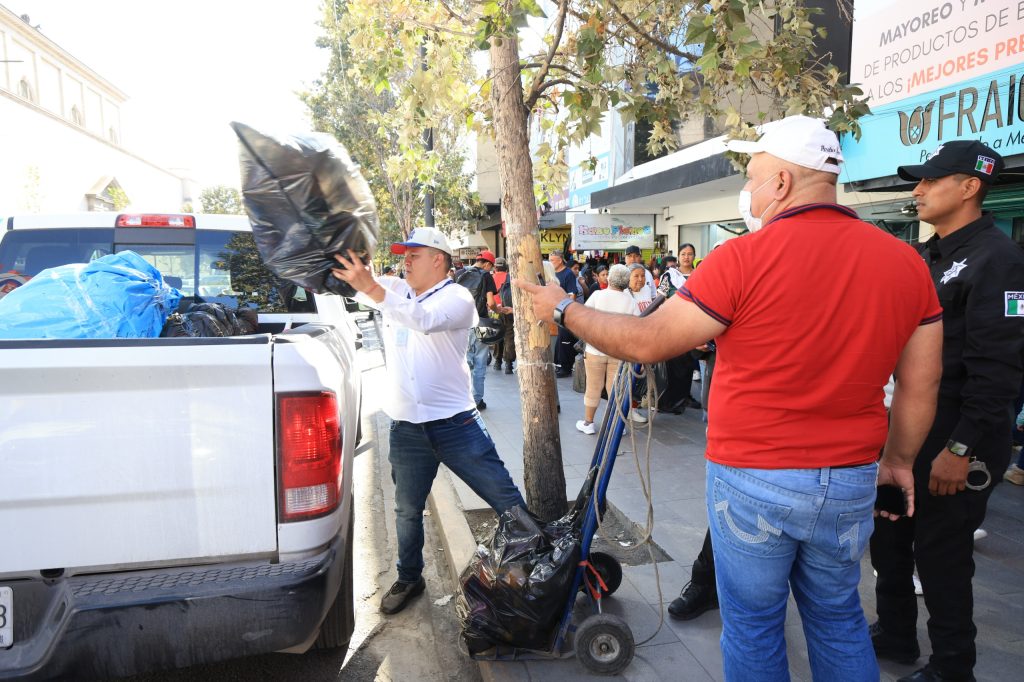 decomisan comercios ambulantes - CRONICAS REGIAS decomisan-comercios-ambulantes-primer-cuadro-Colegio-Civil-vía-pública