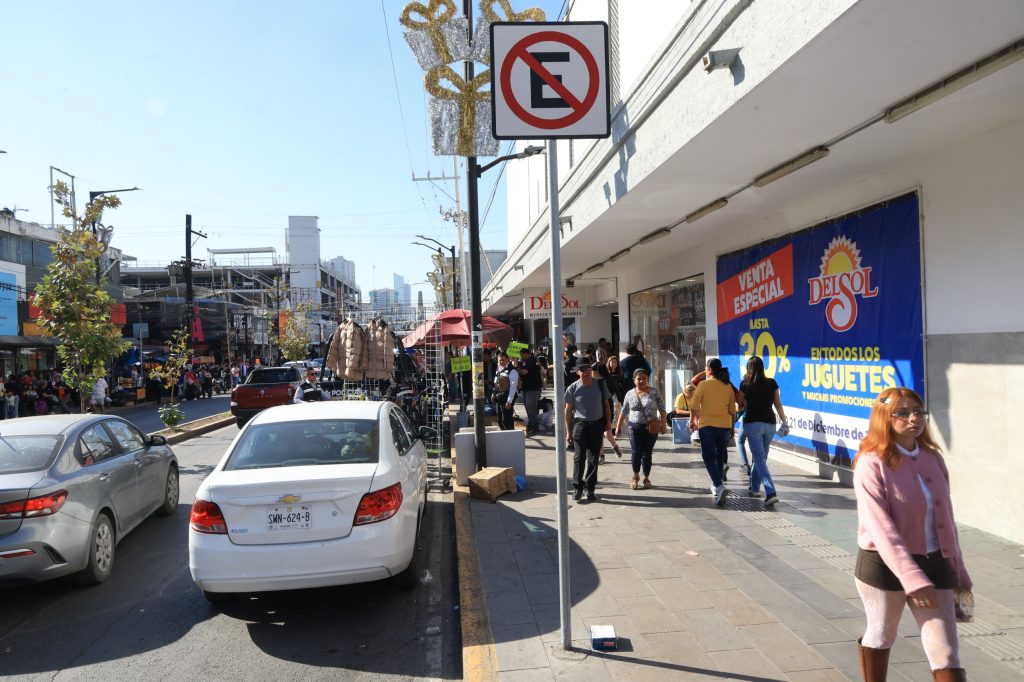 decomisan comercios ambulantes - CRONICAS REGIAS decomisan-comercios-ambulantes-primer-cuadro-Colegio-Civil-vía-pública