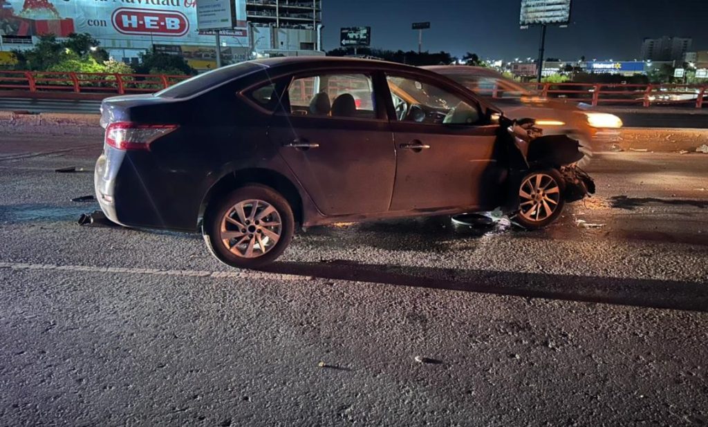 choque en Guadalupe - CRONICAS REGIAS choque-en-Guadalupe-avenida-Azteca-accidente-vial-obstrucción-vial