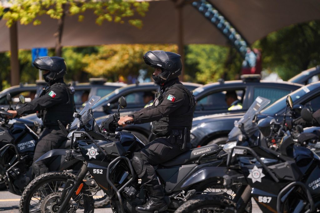 - CRONICAS REGIAS La Policía municipal se prepara por la seguridad en Monterrey Semana Santa