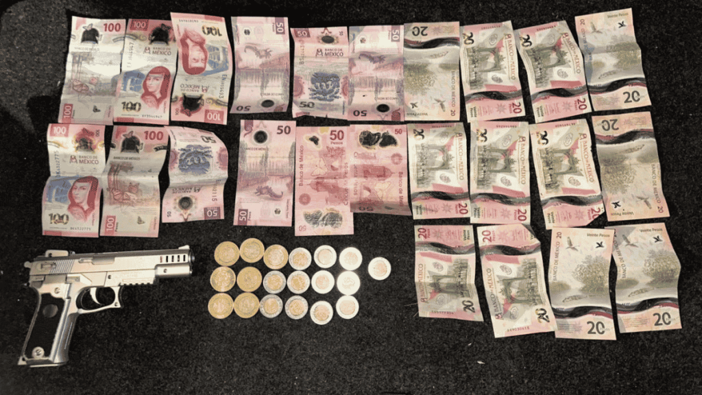 dinero recuperado del Asalto en Tienda OXXO