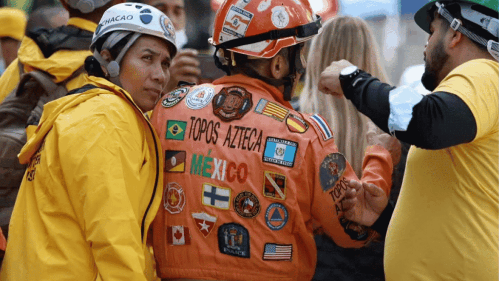 Rescatistas de México en Venezuela en una de las muchas misiones internacionales de rescate