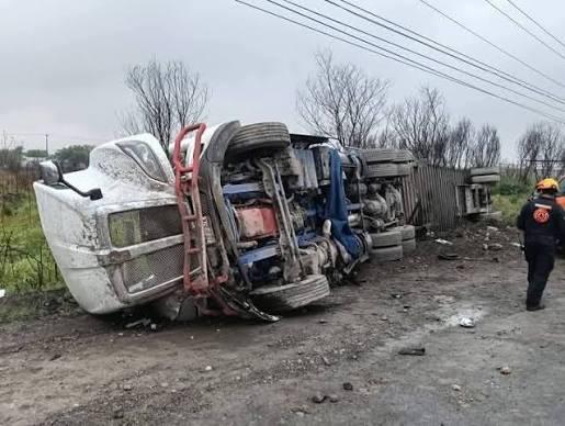 escobedo - CRONICAS REGIAS incendio de tráiler en el Libramiento Noreste causa caos vial