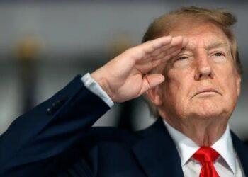 cronicas regias uniformes donald trump espacio