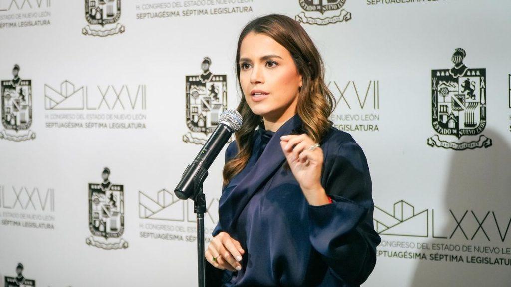 cronicas-regias-encuesta-lorena-de-la-garza-monterreyjpg - CRONICAS REGIAS